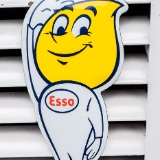 Esso  Esson mainoskyltti 60-70 lukujen taitteesta : 2016, Fujifilm XT-1, Loska-ajo, Ruovesi, Vetku, historia, kokoontuminen, kokoontumisajo, kuorma-auto, syksy, veteraaniauto