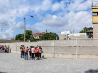 The Berlin Wall  A reconstruction of the wall with a watch tower. It's the original place but not the original wall. : 2016, Berliini, Berlin, Fujifilm, Germany, Saksa, digital image, historia, history, kaupunki, kesäloma, matka, summer holiday, town, travel