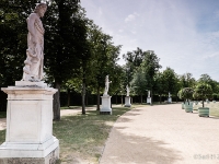 Statues  Statues circling the the lawn in front of the New Palace : 2016, Fujifilm, Potsdam, digital image, historia, history, kaupunki, kesäloma, matka, summer holiday, town, travel