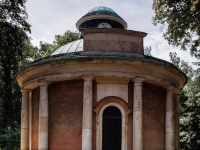 Antique Temple  The Antique Temple is a small round temple in the west part of Sanssouci Park in Potsdam. Frederick the Great had the building constructed to house his collection of antique artifacts, coins and antique gems. Carl von Gontard created the building in 1768/69 near the New Palace north of the Central Alley, as a complement to the Temple of Friendship situated south of the Alley. Since 1921 the Antique Temple has been used as a mausoleum for members of the House of Hohenzollern and is not open to the public : 2016, Fujifilm, Potsdam, digital image, historia, history, kaupunki, kesäloma, matka, summer holiday, town, travel