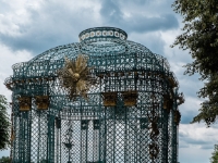 Pavillion  A pavillion next to Sanssouci palace. Not very protective. : 2016, Fujifilm, Potsdam, digital image, historia, history, kaupunki, kesäloma, matka, summer holiday, town, travel