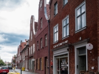 Dutch Quarter  The Dutch Quarter is equally popular with locals and visitors. It consists of 4 city blocks with about 150 red brick houses in a Dutch look – umplastered, with white joints, shutters and partially curved gables. This preserved architectural ensemble, unique in Europe, was built between 1734 and 1742 for Dutch workmen  who were brought to Potsdam by the Soldier King Frederick William I. Johann Boumann directed the building of the quarter. : 2016, Fujifilm, Potsdam, digital image, historia, history, kaupunki, kesäloma, matka, summer holiday, town, travel