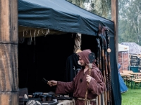 Medieval person  A man looking for tools : 2016, Fujifilm XT-1, Hämeenlinna, Medieval fair, esitys, historia, history, keskiaikamarkkinat, markkina, medieval, show, tapahtuma, viikinki