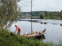 Viking boat  A man getting out of a Viking boat : 2016, Fujifilm XT-1, Hämeenlinna, Medieval fair, esitys, historia, history, keskiaikamarkkinat, markkina, medieval, show, tapahtuma, viikinki