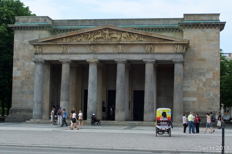 berlin-16.jpg - The Neue Wache (New Guard House), dating from 1816, the Neue Wache was designed by the architect Karl Friedrich Schinkel and is a leading example of German neoclassicism. Originally built as a guardhouse for the troops of the Crown Prince of Prussia, the building has been used as a war memorial since 1931.