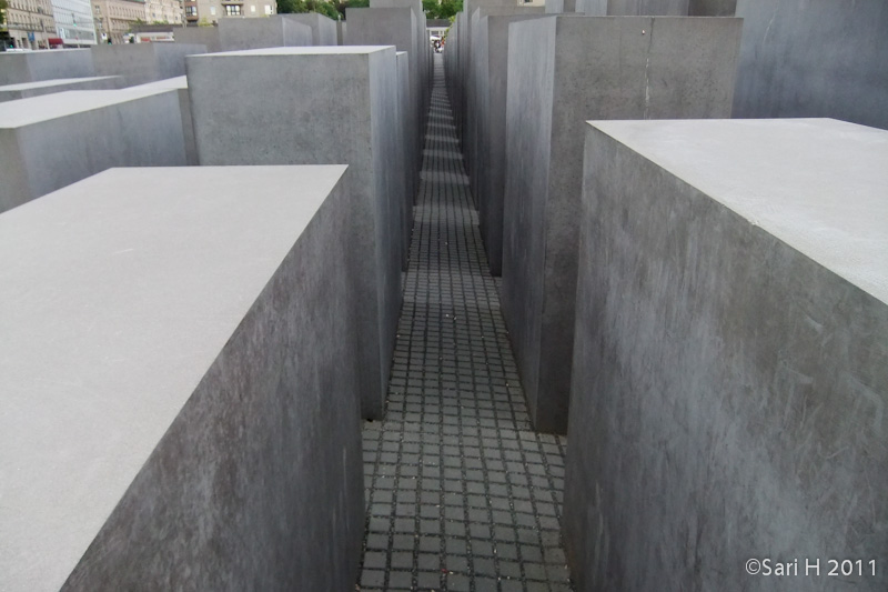 berlin-25.jpg - Denkmal für die ermordeten Juden Europas, A memorial for Jewish Holocaust victims, designed by architect Peter Eisenman and engineer Buro Happold. It consists of a 19,000 square metres. Building began on April 1, 2003 and was finished on December 15, 2004. It was inaugurated on May 10, 2005
