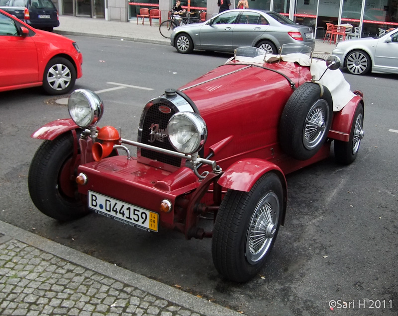 berlin-64.jpg - Nice replica car, I seriously doubt it's originality :).