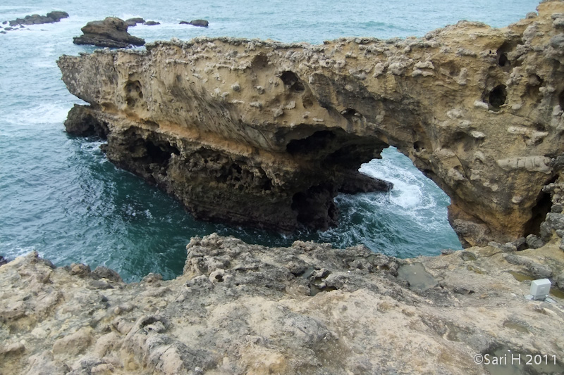 biarritz-10.jpg - Rock formations in Pointe Atalaye area