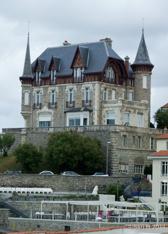 biarritz-6.jpg - A nice castle-like building on Rue de l'Atalaye