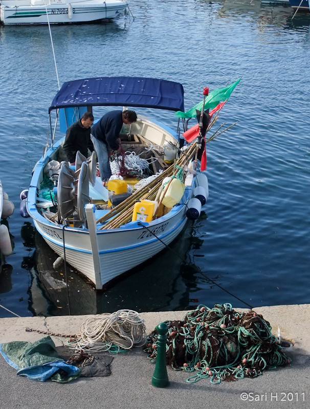 saint_tropez-6.jpg - Fishermen. Despite all the glamour Saint Tropez is still at least partially a fishing village.