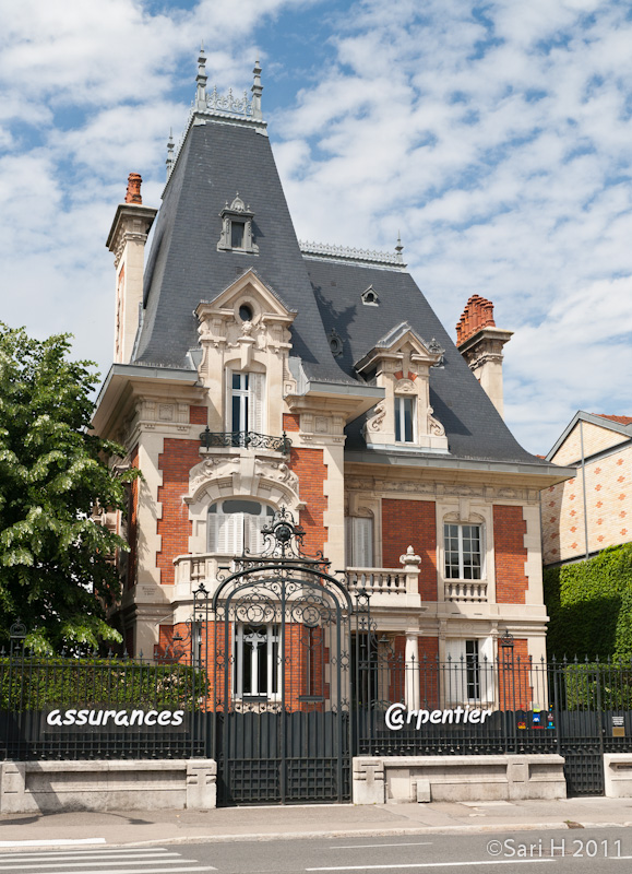 troyes-30.jpg - Cute brick house near the railway station