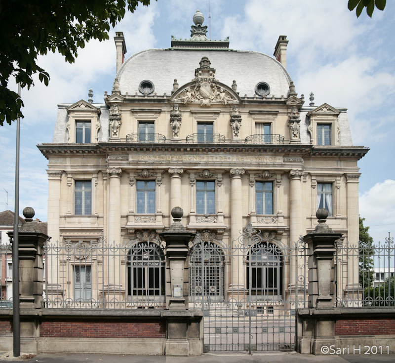 troyes-31.jpg - A bit different kind of bank building on Boulevard Gambetta