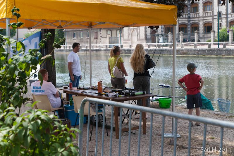 troyes-37.jpg - A fishing competition in progress