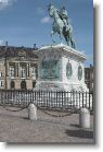 crw_2021 * The statue of king Frederik V * 799 x 1200 * (246KB)
