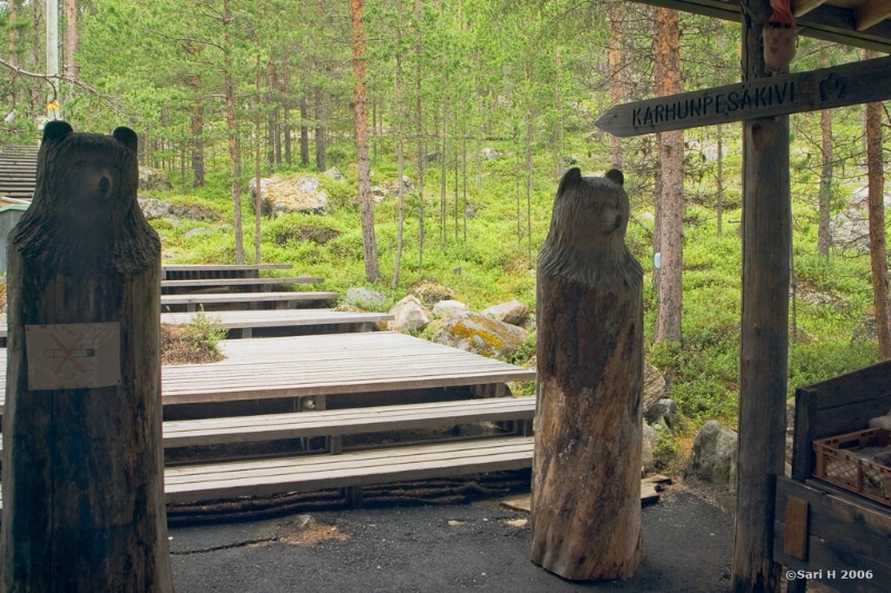 20060709_05.jpg - A Bear Den Stone in Inari