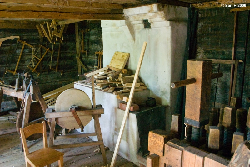 9265.jpg - Carpenter's work room