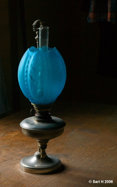 9280.jpg - A blue lamp