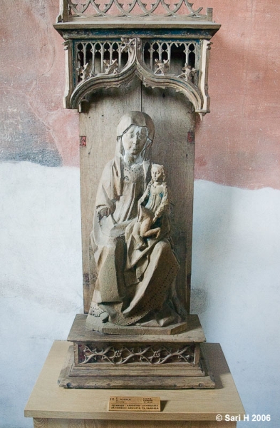 9326.jpg - Old religious statue, Anna, from ~1500