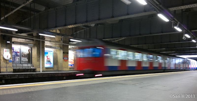 04112011800.jpg - A tube at Bayswater station, the first part of our homeward journey