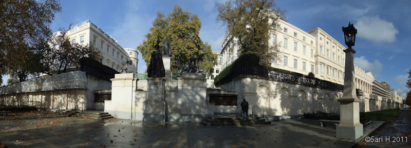 DSCF3613_stitch.jpg - The Mall, Queen Mother memorial and the Royal College Of Pathologists on the right.