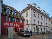 Zunfthaus  This house is mentioned in 1485, but could be much older, as there have been buildings here since early 11th century. It now consists Narrizella Ratoldi, established in 1841. It's some kind of Jester/Fool theatre thingy. : 2016, Baden-Württemberg, DE, Fujifilm XT-1, Germany, Radolfzell am Bodensee, kaupunki, kesäloma, matka, summer holiday, town, travel