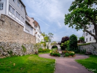 Moat  The old city wall on the left, now acting as outer wall of many buildings : 2016, Baden-Württemberg, DE, Fujifilm XT-1, Germany, Radolfzell am Bodensee, kaupunki, kesäloma, matka, summer holiday, town, travel