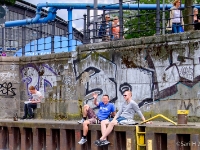 Relaxing  People relaxing on the banks of Spree river. : 2016, Berliini, Berlin, Fujifilm, Germany, Saksa, digital image, historia, history, kaupunki, kesäloma, matka, summer holiday, town, travel