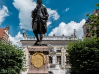 Johann Wolfgang Goethe  This monument was created by  Carl Seffner and it was finished in 1903. Goethe spent three years in Leipzig as a student. The monument is located on Naschmarkt right in front of the Old Stock Exchange. : 2016, DEU, Fujifilm, Germany, LG G3, Leipzig, Sachsen, Saksa, digital image, historia, history, kaupunki, kesäloma, lLeipzig, matka, phone image, summer holiday, town, travel