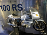 BMW R 100 RS  BMW R 100 RS, in production 1976-1984. The first motorcycle to offer a frame-mounted full fairing. It was really a king of travel motorcycling at the time. : 2016, BMW, BMW Museum, BMW Welt, Fujifilm, LG G3, Munich, München, car, digital image, historia, history, kesäloma, matka, motorbike, phone image, summer holiday, travel