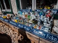 Souvenirs  All kinds of glass stuff sold as souvenirs. Nice looking though. : 2016, AUT, Austria, Fujifilm, Hallstatt, Itävalta, LG G3, Oberösterreich, UNESCO, digital image, historia, history, kaupunki, kesäloma, phone image, summer holiday, town