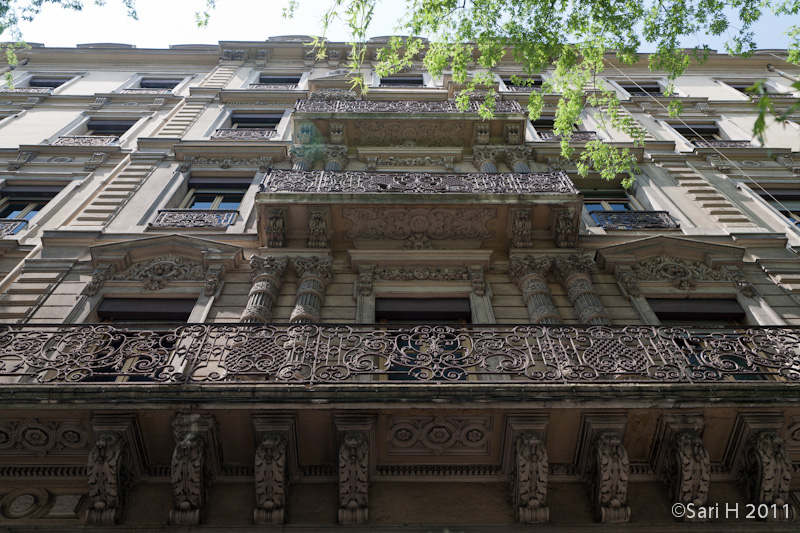 lyon-40.jpg - Iron railings on balconies