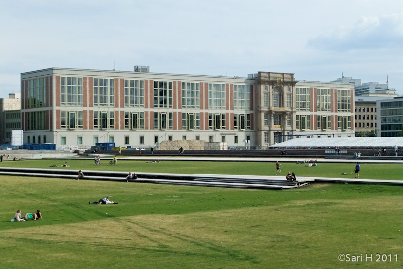 berlin-4.jpg - ESMT European School of Management and Technology, also residing behind Schloßplatz