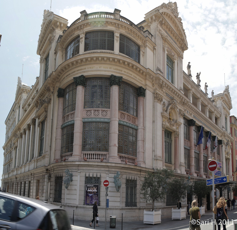 nizza-24.jpg - Nice opera house, designed by Francois Aune, finished in 1885. Some of the changes made since 1902 are a new entrance with its grand staircase, a smaller proscenium stage and the replacement of paintings by mirrors at the entrance.