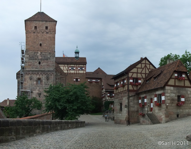 nurmberg-12.jpg - Nuremberg Castle (German: Nürnberger Burg) is a historical building on a sandstone rock in the north of the historical city of Nuremberg, Bavaria, Germany. In 1140, King Conrad III started building a second castle on the site, to be used as a royal residence.