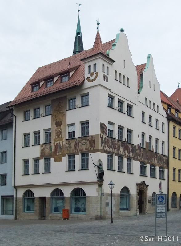 nurmberg-28.jpg - Nuremberg, an unidentified town house in the corner of Waaggasse and Hauptmarkt/Rathausplatz.