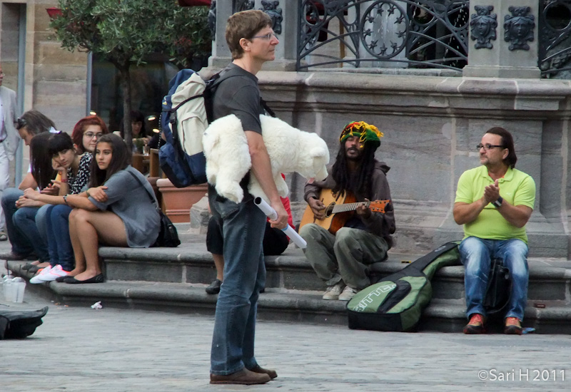 nurmberg-3.jpg - Man with a polar bear