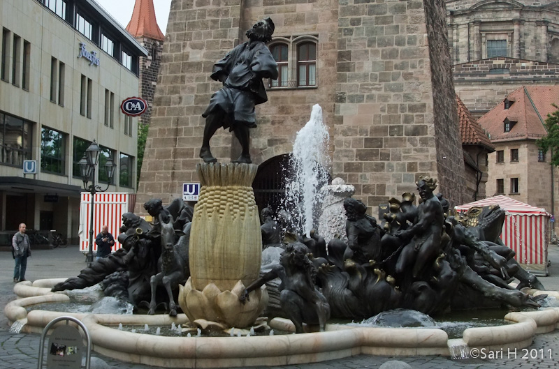 nurmberg-49.jpg - Ehekarussell (Marriage Carousel) was erected in 1984, created by Jürgen Weber, refers to the poem "Bitter-sweet Married Life" by Hans Sachs, the fountain's sculptures reflect this text in all its beauty and horror, while Hans Sachs is depicted dancing above a goat and a virginal beauty.