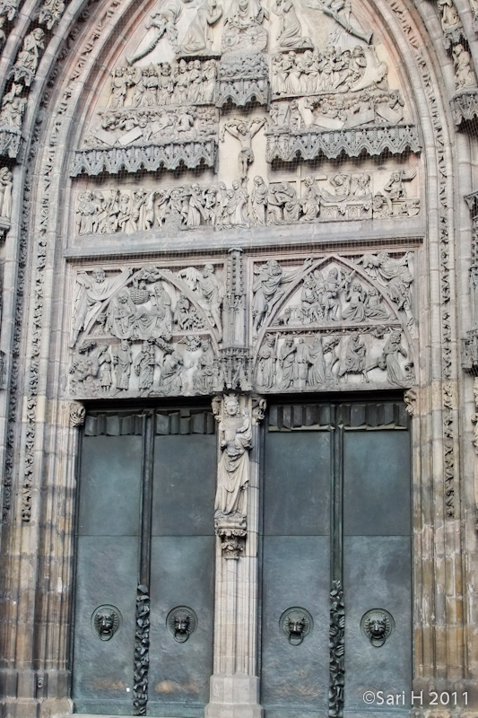 nurmberg-57.jpg - Lorenzkirche, Nuremberg, main door portal.