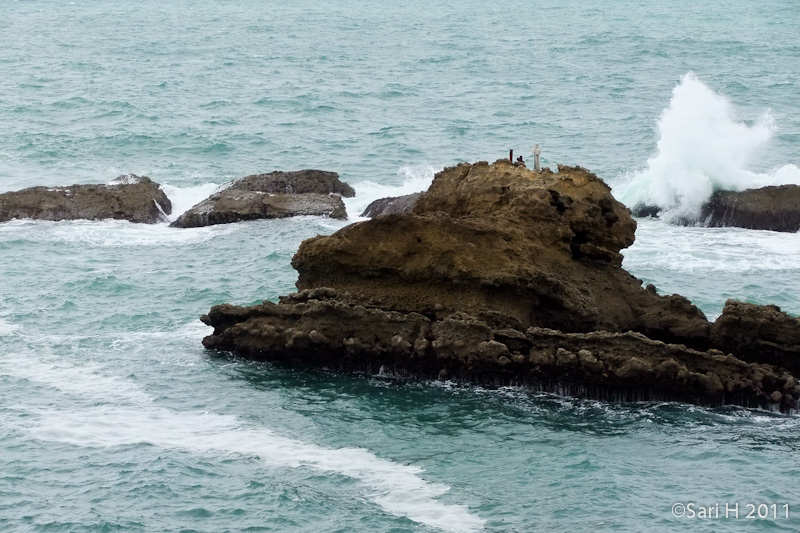 biarritz-12.jpg - Rocks and waves at Pointe Atalaye