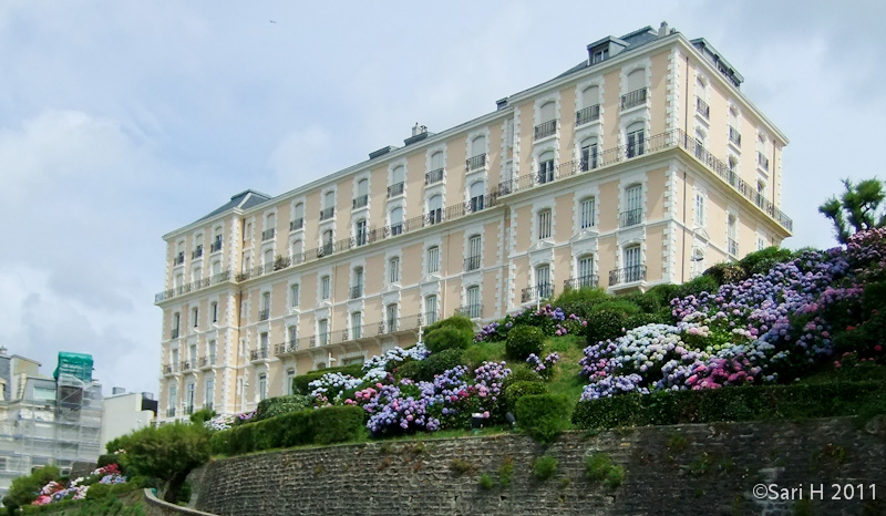 biarritz-24.jpg - Nice building, probably a hotel at Rue de Proutze