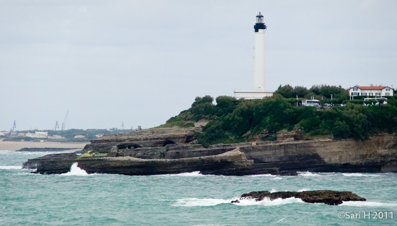 biarritz-9.jpg - Biarritz Lighthouse, dating back to 1831, which towers 73 meters above the sea and (after a climb of 248 steps) offers an exceptional view of the town and Basque coastline.