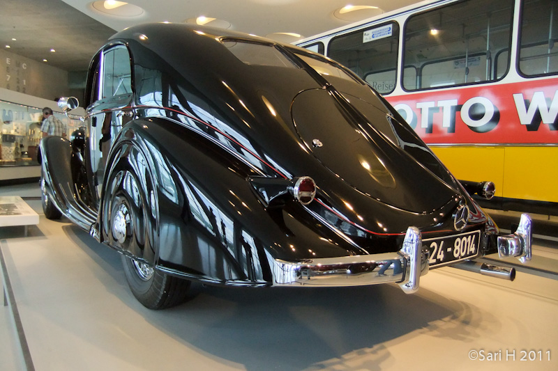 merc_museum-14.jpg - 1939 Mercedes-Benz 320 Stromlinien-Limousine, it's easy to see where the name "streamlined sedan" comes from.