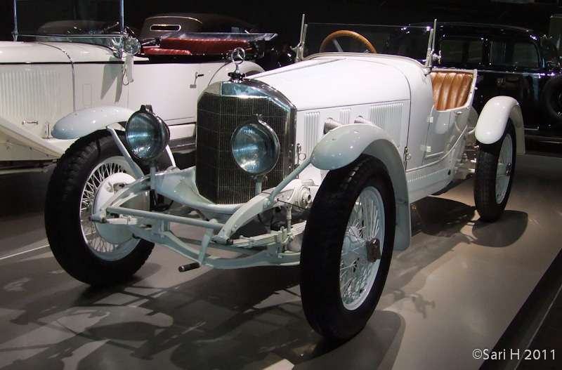 merc_museum-19.jpg - 1923 Mercedes 10/40 PS Sport-Zweisitzer. This was the first standard-production passenger car with supercharged engine giving 25 hp power boost temporarily.