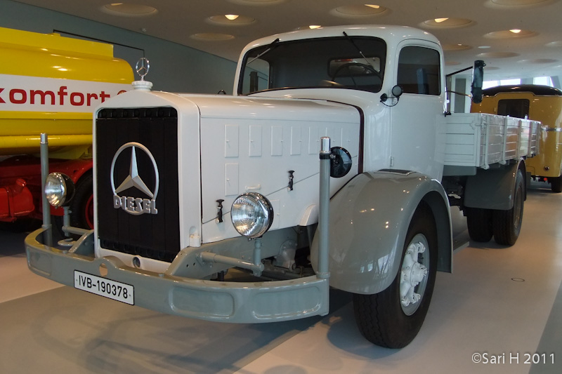 merc_museum-26.jpg - 1938 Mercedes-Benz L 6500 Pritschenwagen. This Gaggenau-built heavy-duty truck was put on the market in 1935. It was designed for long-haul transportation with 150 hp engine and 57 km top speed.