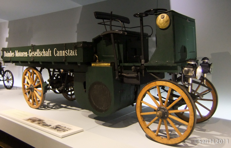 merc_museum-8.jpg - 1898 Daimler motorized truck. It's the oldest goods vehicle still in existence in the world. 5.6hp. Most of the first trucks were bought by breweries.