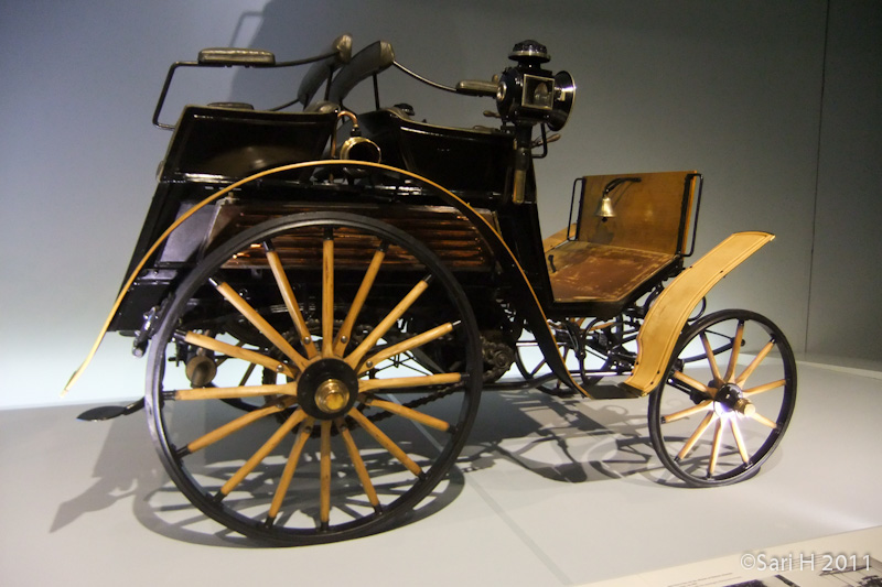 merc_museum-9.jpg - 1899 Benz Dos-à-Dos, powered by the "contra-engine", world's first opposed-piston engine developed by Benz & Cie. 5hp.